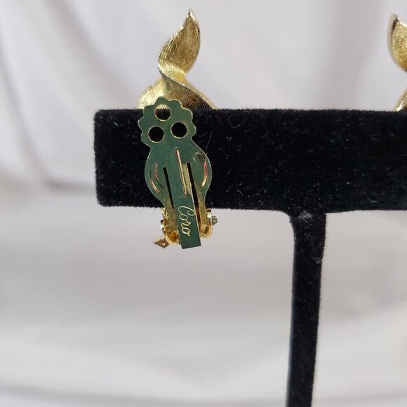 Vintage Coro Brushed Gold-Tone Leaf Brooch & Clip-On Earrings Jewelry Set - Picture 10 of 14